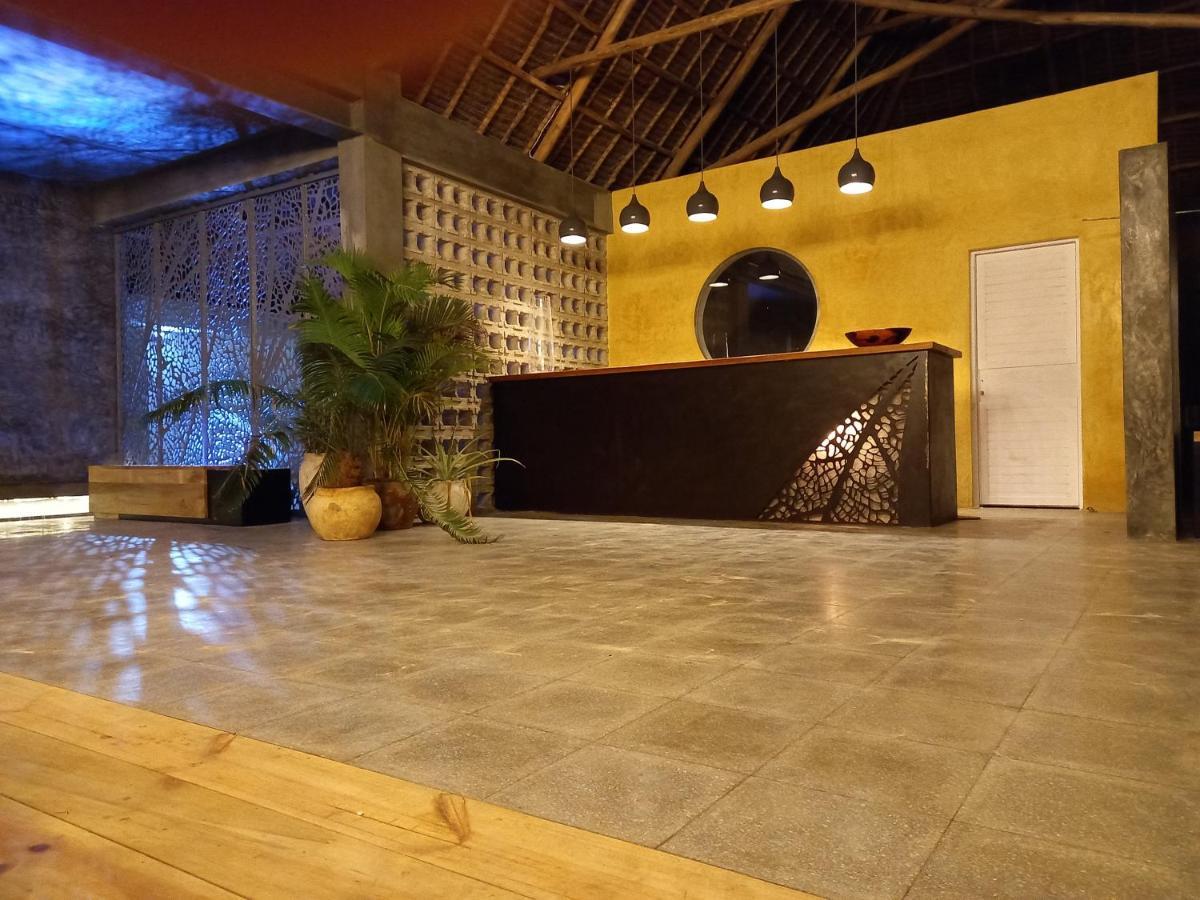 Casa Beach Hotel "Casa Del Mar" Джамбиани Экстерьер фото