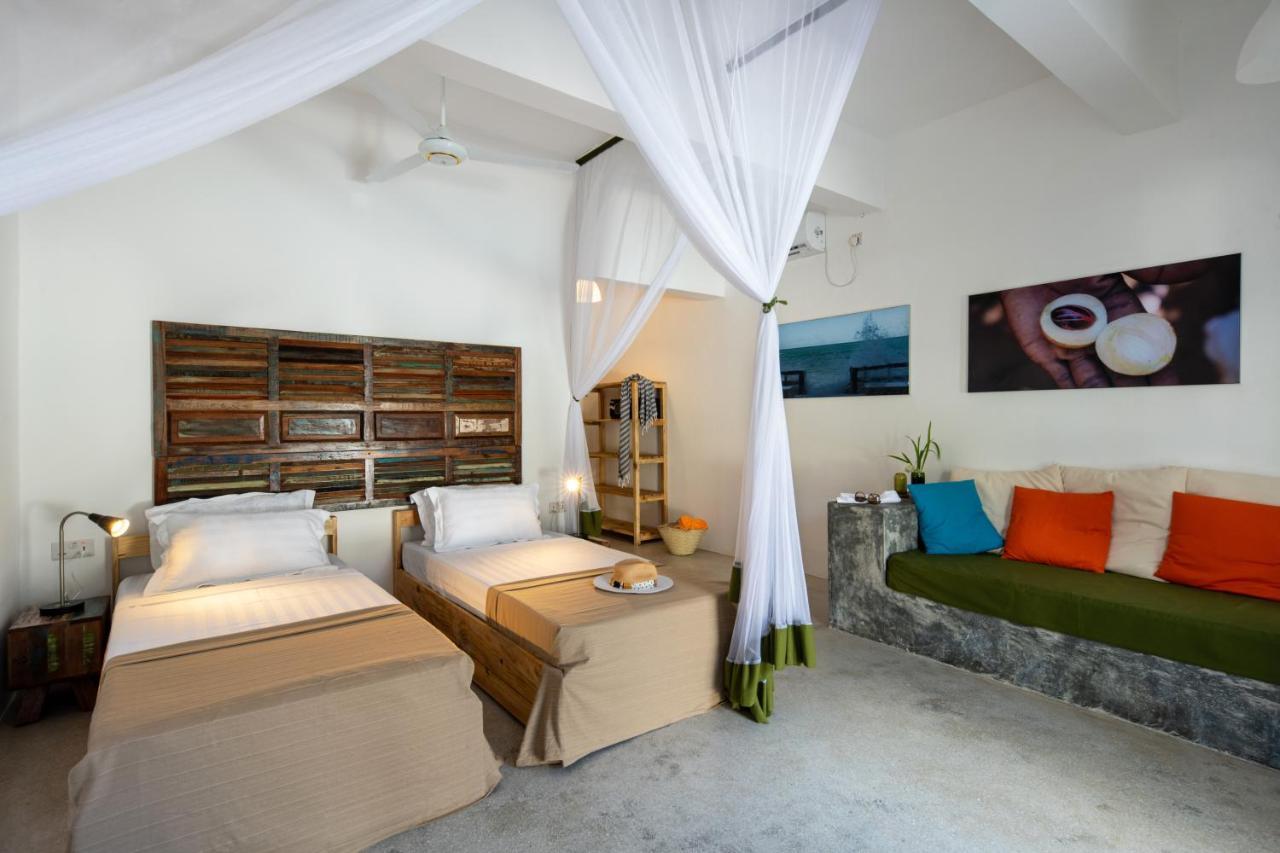 Casa Beach Hotel "Casa Del Mar" Джамбиани Экстерьер фото