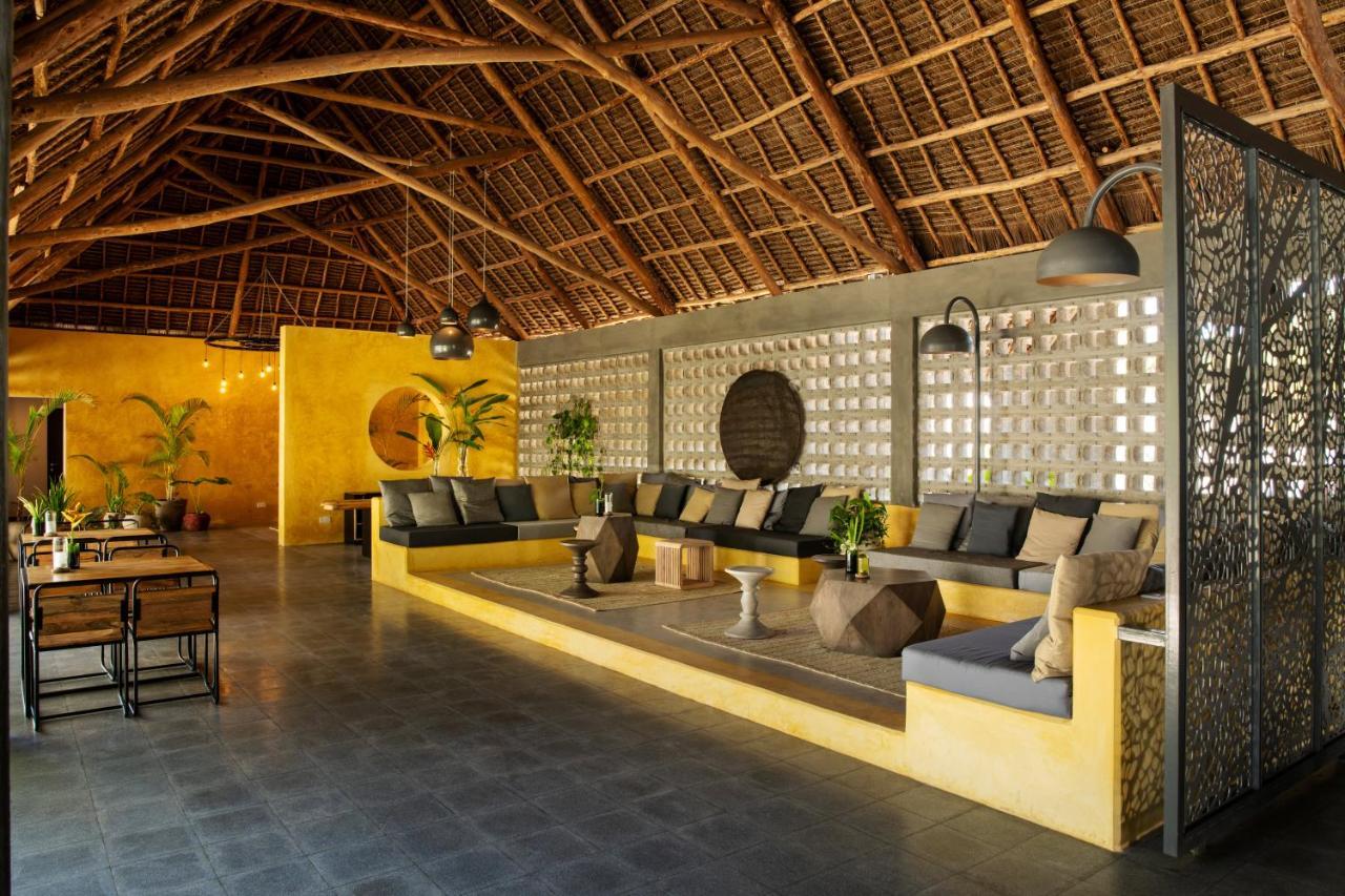 Casa Beach Hotel "Casa Del Mar" Джамбиани Экстерьер фото